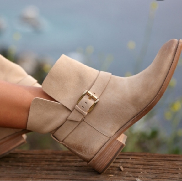 Michael Kors Jet Set Boots - Picture 3 of 7